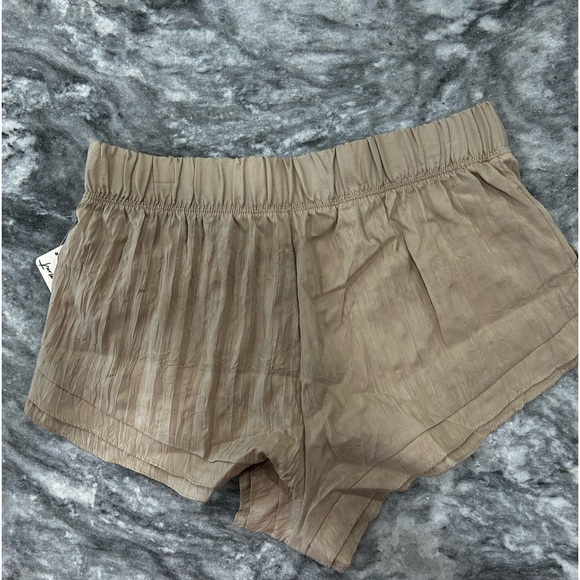 Free People Movement crepe wrinkle khaki colored shorts NWT - Picture 5 of 5